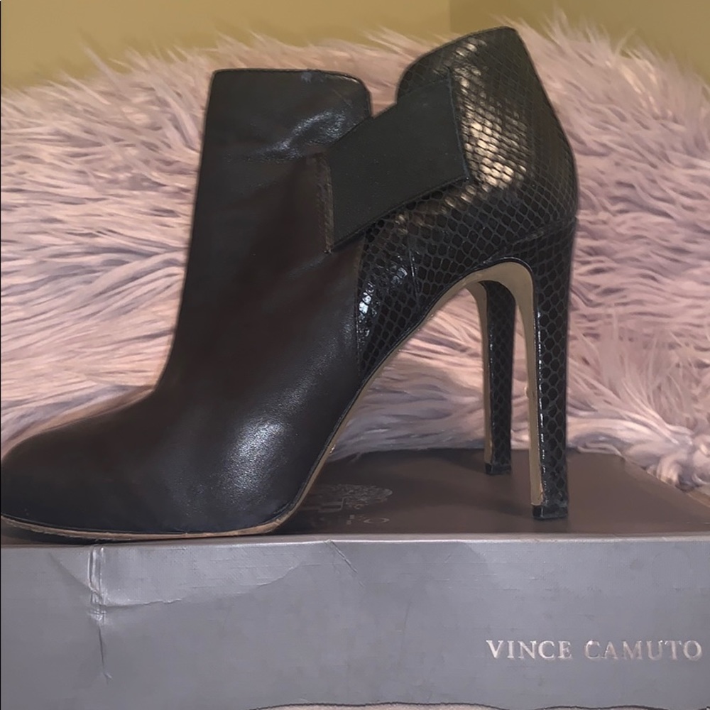 💙💖Vince Camuto leather & snakeskin boots💕 - Picture 7 of 8